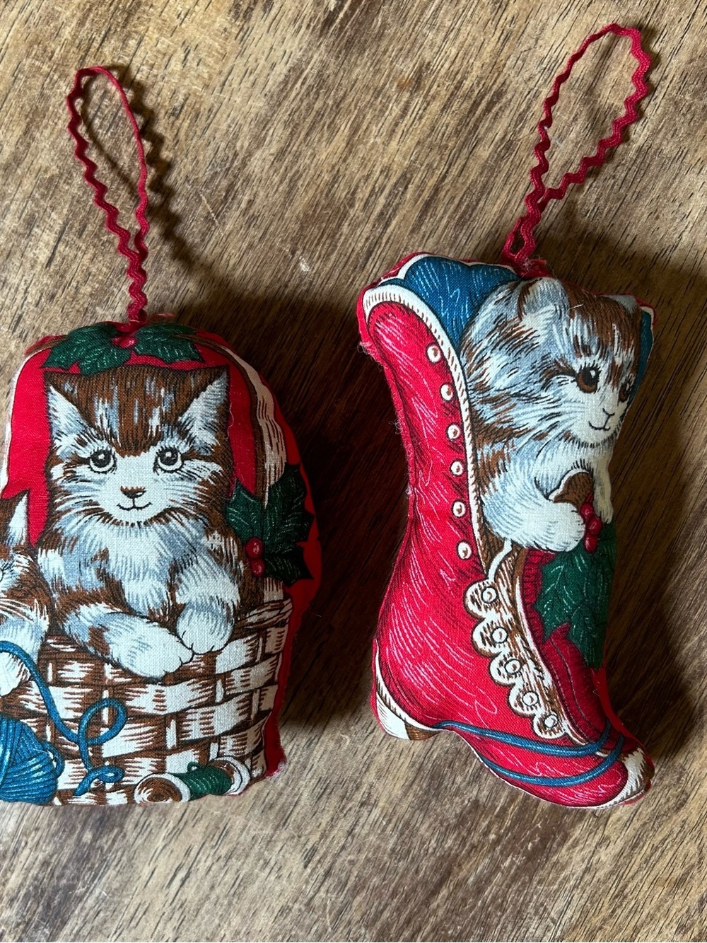 Vtg 80s Lot of 2 Cat Stuffed Fabric Christmas Ornaments Kitten Kitsch Handmade - Picture 4 of 6